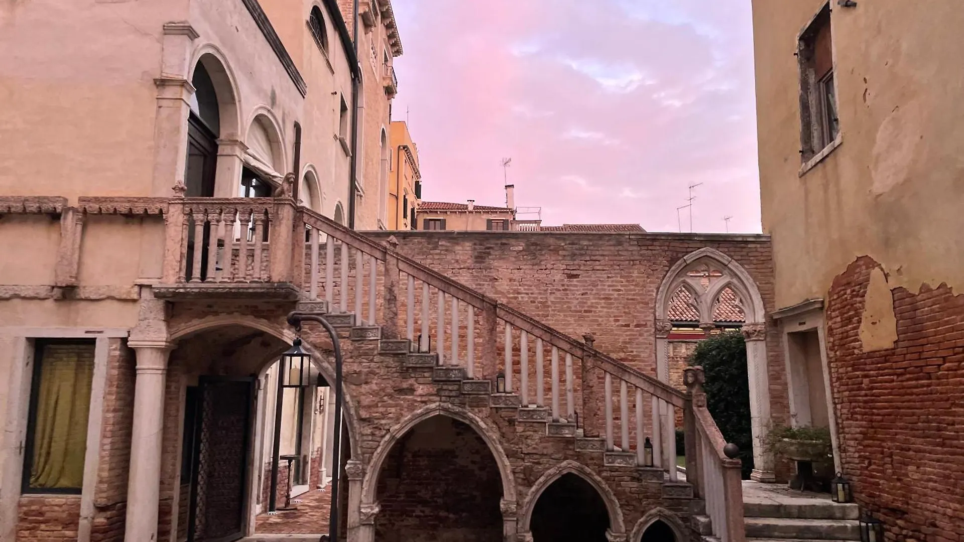 Palazzo Contarini Della Porta Di Ferro Aparthotel Venice Italy