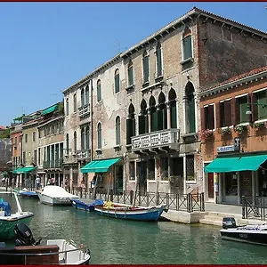 Odoni Apartahotel