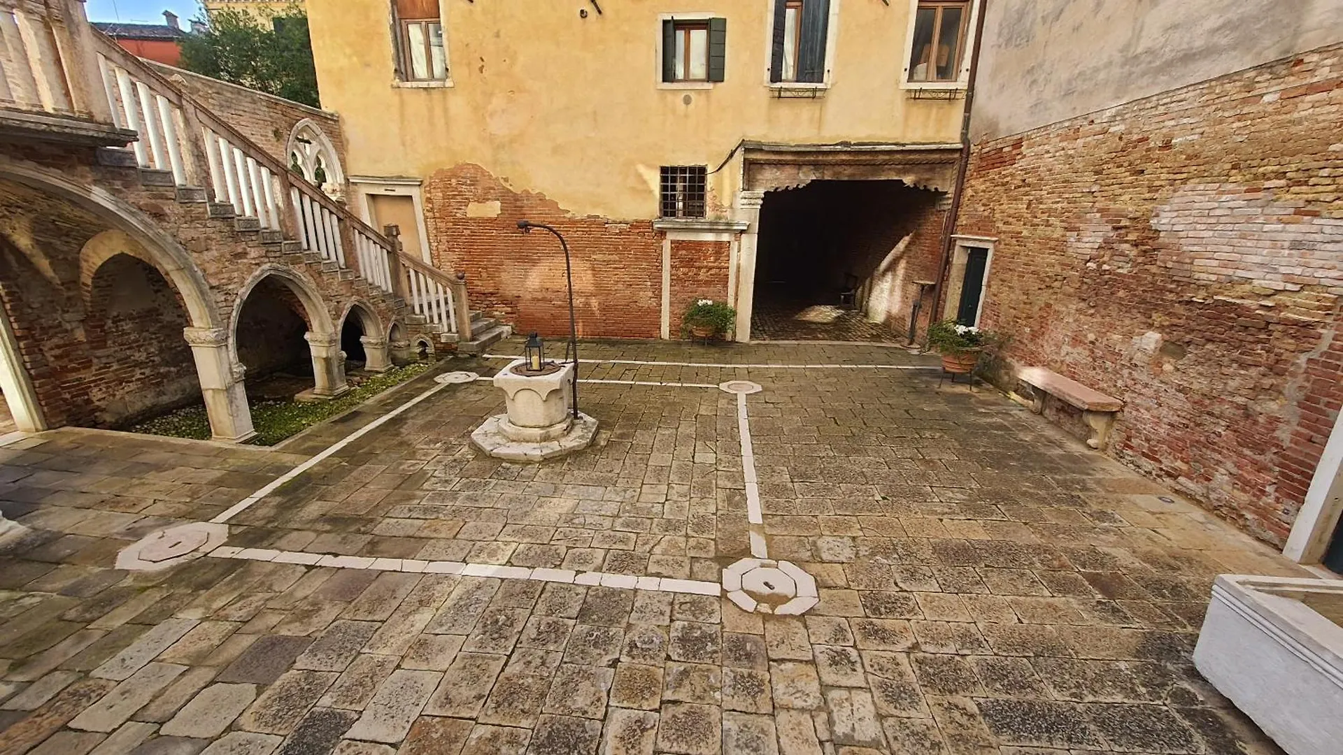 Palazzo Contarini Della Porta Di Ferro Aparthotel Venice