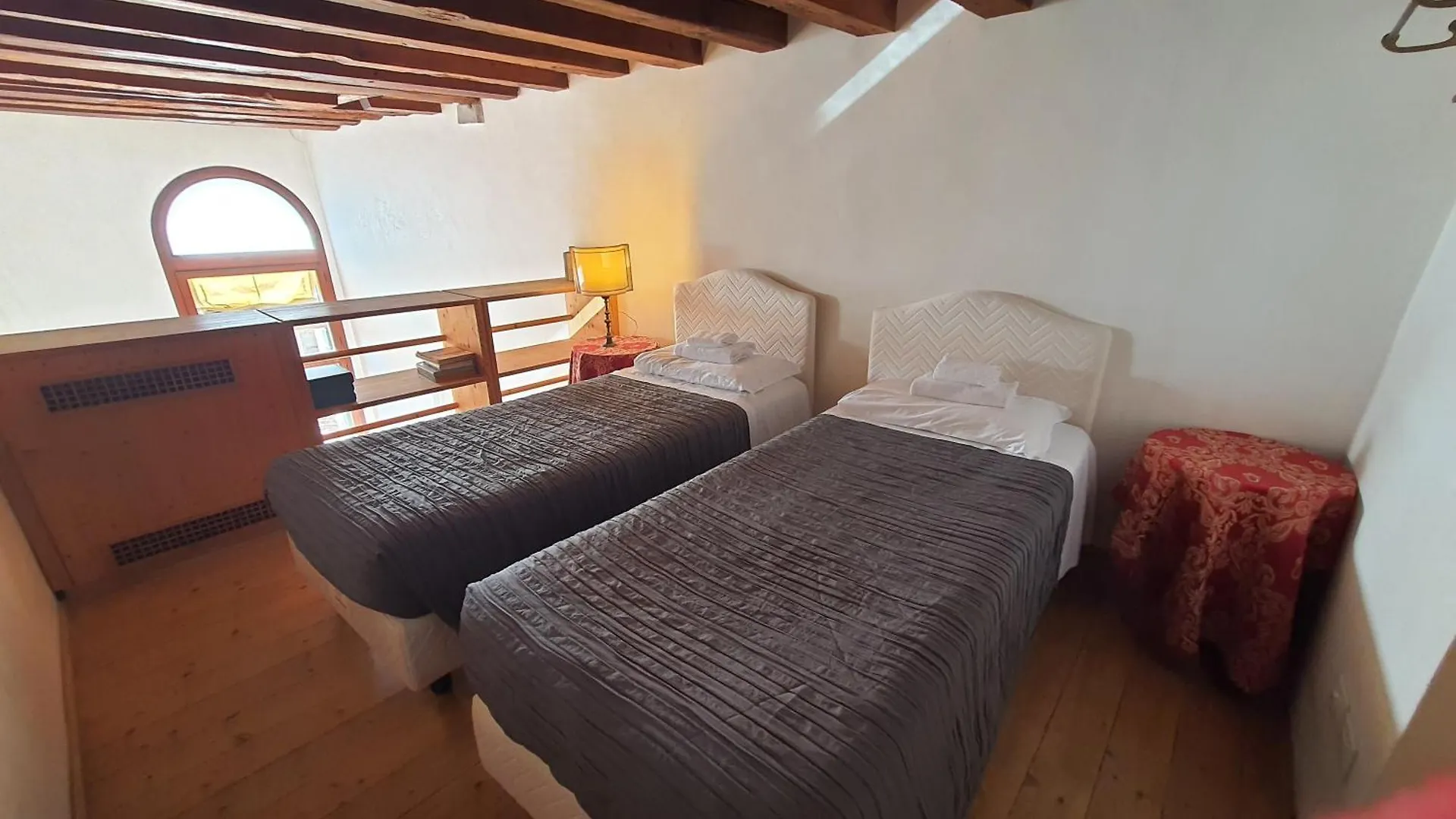 Palazzo Contarini Della Porta Di Ferro Aparthotel Venice Italy