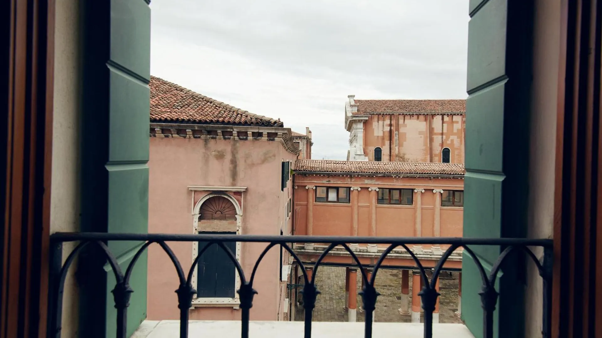 Palazzo Contarini Della Porta Di Ferro Aparthotel Venice 0*,